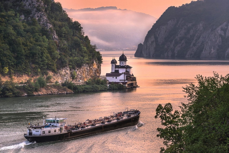 Frumusețile din Clisura Dunării, cel mai fascinant defileu din Europa! Iată cât de spectaculoase sunt peșterile din zonă - FOTO