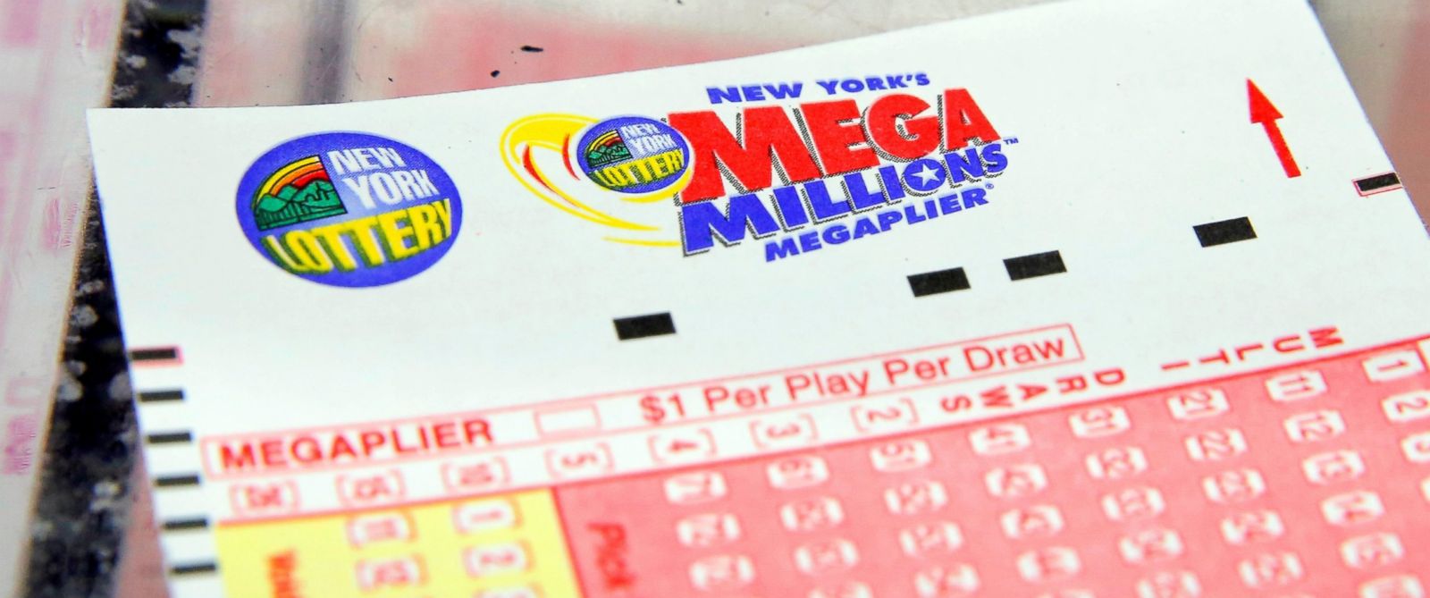 Americanii cheltuiesc mai mulți bani pe bilete la loto decât dau cumulat pe bilete la filme, jocuri video, muzică și cărți