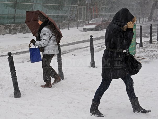 COD PORTOCALIU și galben de viscol și ceață în mai multe județe. Peste 5.000 de pompieri, pregătiți să intervină în zonele vizate de avertizări