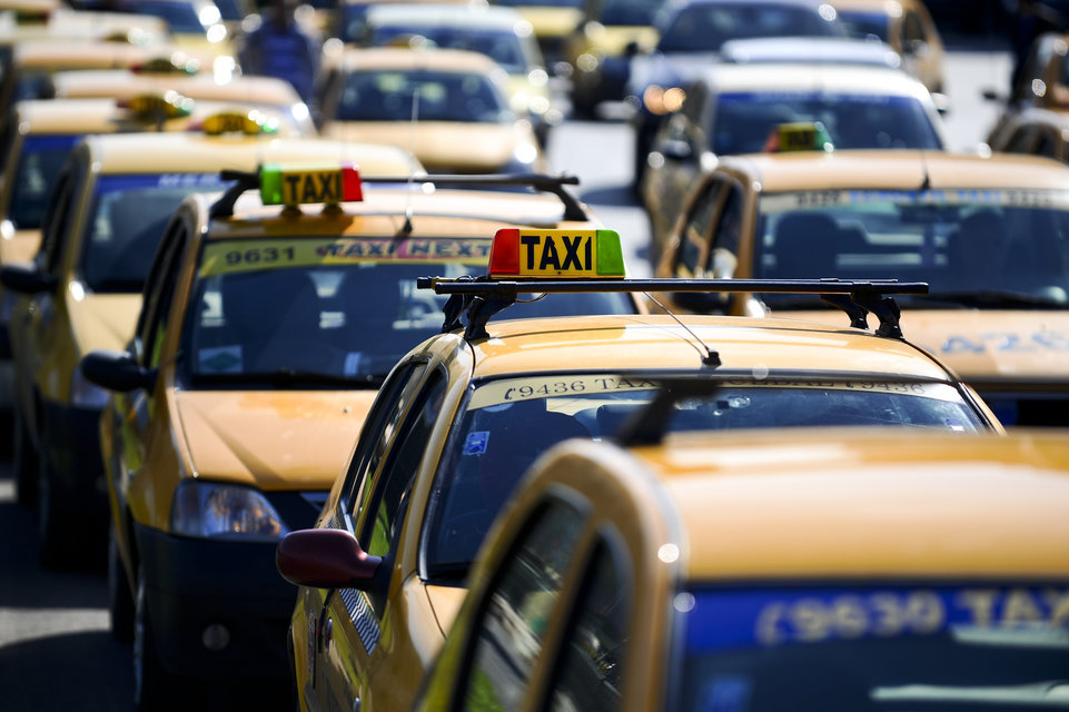 Trafic blocat în centrul Capitalei, în urma protestului taximetriștilor