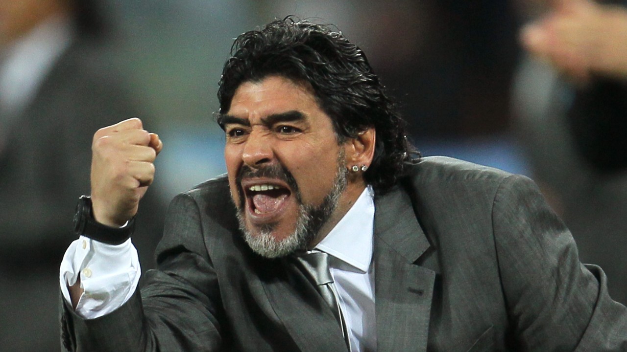Istoria unei LEGENDE – de ce poarta Maradona doua ceasuri, cate unul pe fiecare mana?