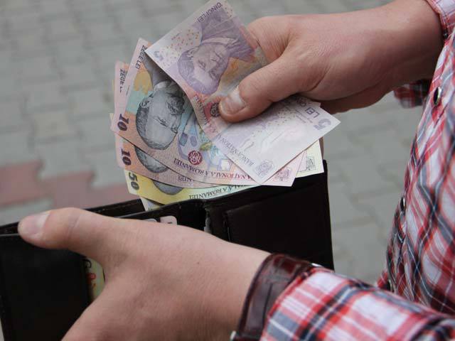 INS: Salariul mediu net pe economie a fost în noiembrie 2017 de 2.464 de lei, brutul - 3.430 de lei