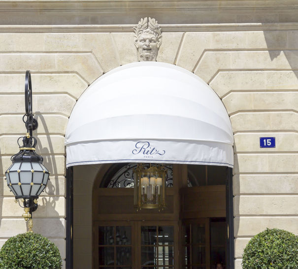 Jaf de milioane de euro, la Ritz, în Paris. Cinci persoane înarmate au luat cu asalt hotelul parizian