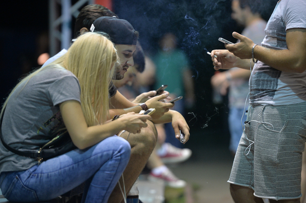 Întrebare legitimă din partea elevilor din Constanța: Dacă ni se iau telefoanele, nu mai putem filma abuzurile