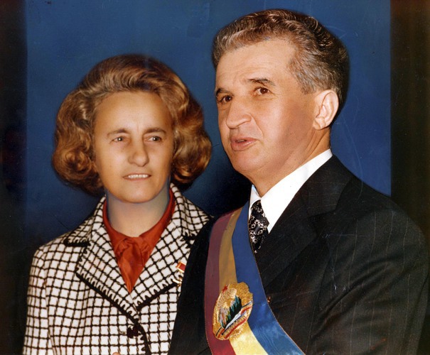 Trei povești mai puțin știute despre Ceaușescu: l-a mituit pe JR din "Dallas", trăia sub papuc și bea suc de legume cu paiul