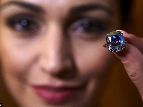 Culmea răsfățului: Un miliardar a cumpărat două diamante în valoare de 50 de milioane de lire pentru fiica lui de șapte ani