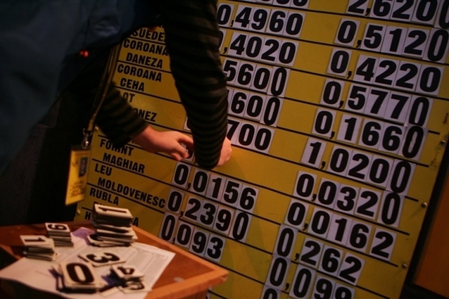 Cum le va fi românilor conform prognozelor economice oficiale. La cât se va situa cursul valutar leu-euro în 2018