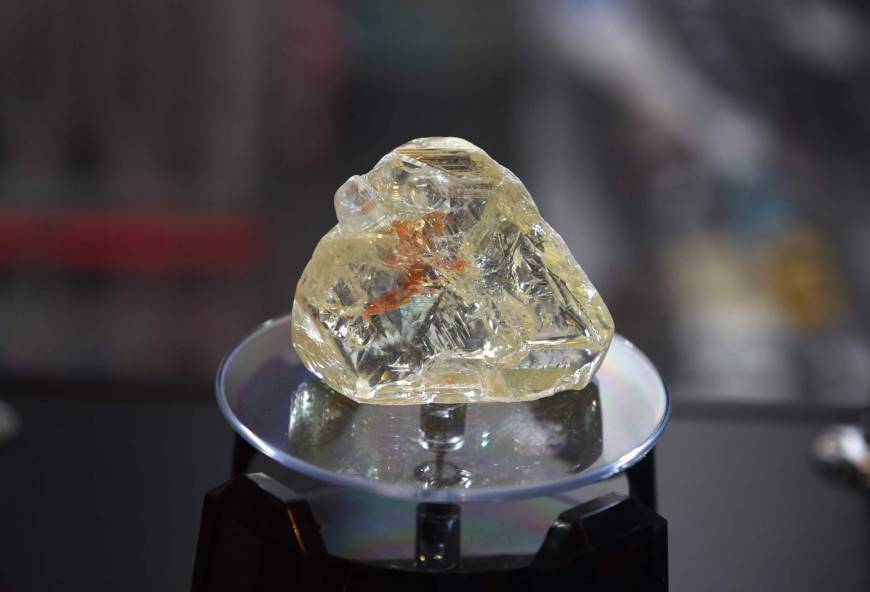 Cu cât s-a vândut unul din cele mai mari diamante din lume