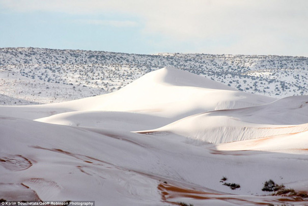 Furtună de ZĂPADĂ în Sahara. Se întâmplă pentru a treia oară în 40 de ani. Cum arată deșertul după ninsoare - GALERIE FOTO