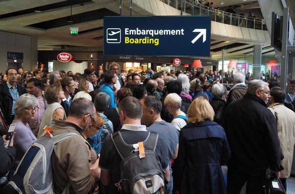 FURTUNILE puternice fac ravagii în vestul Europei: Cel puțin trei persoane au murit/ Trafic aerian, dat peste cap pe mai multe aeroporturi