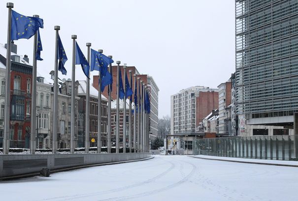 Financial Times: Comisia Europeană vrea să condiționeze accesarea fondurilor UE de respectarea normelor statului de drept