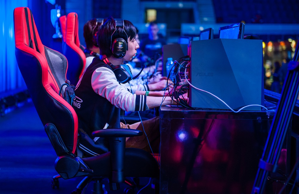 La București se organizează cea mai mare competiție de e-sports din țară. 16 echipe se bat pentru 1 milion de dolari