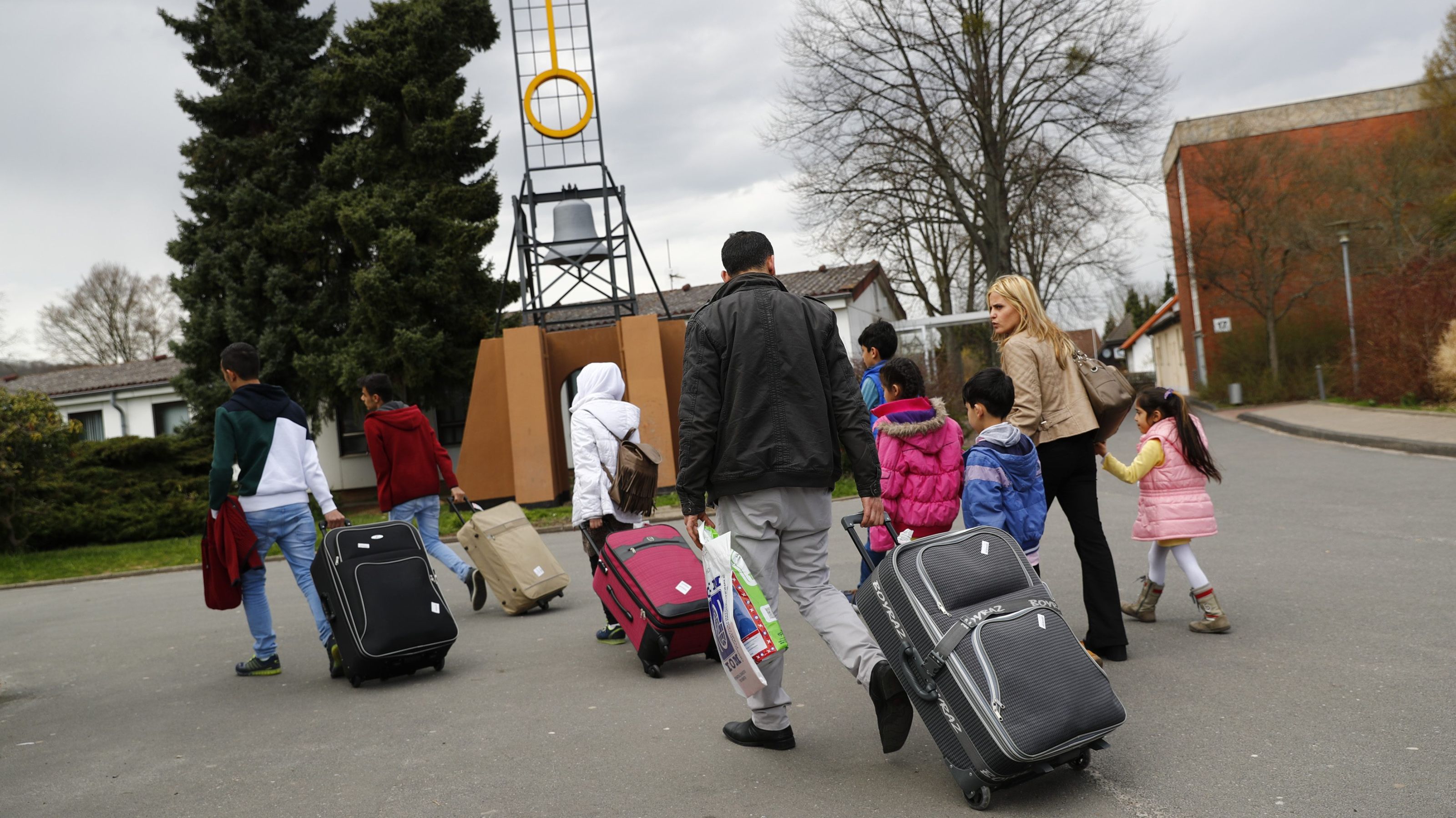 Câți bani le-au oferit țările europene refugiaților să se întoarcă acasă