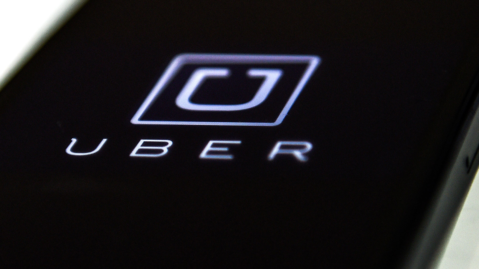 Cine este milionarul care VREA SĂ SCOATĂ Uber și Lyft de pe piață
