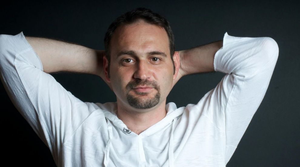 Celentano din „Las Fierbinți”, mesaj pentu ministrul Justiției: “Cred ca studenții lu’ Tudorel se distrează rău la cursuri!:)) Noapte băi băiatule”
