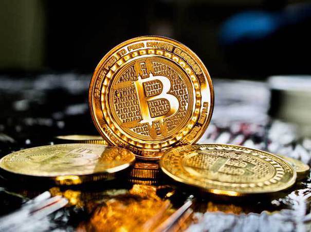 Bitcoinul a pierdut de la începutul anului circa 35%, iar restricția din SUA cu privire la folosirea monedei în tranzacțiile cu carduri de credit ar putea aduce alte scăderi