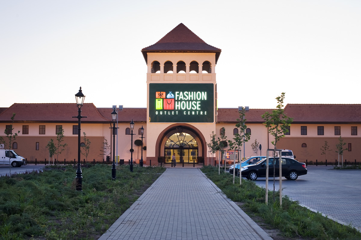 Fashion House Outlet Centre București închiriază 1.285 de mp