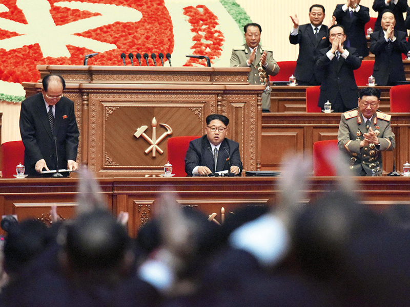 Sclavie modernă: mâinile care-l hrănesc pe Kim Jong-Un