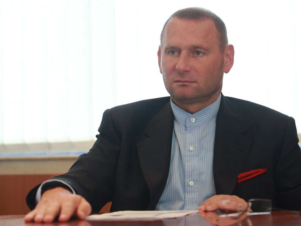 Viorel Cataramă: Euro ar trebui să fie peste 5 lei, dar „avem o gașcă criminală de comuniști în Banca Națională care ține cursul la un nivel care nu reprezintă realitatea”