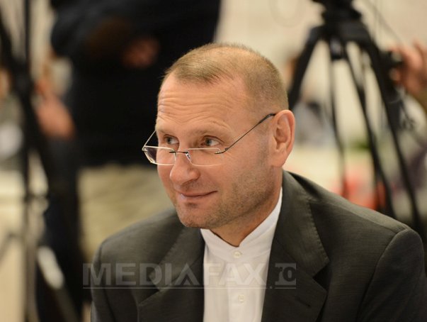 Cataramă: PSD-ALDE vrea să transforme membrii Casei Regale în asistați. Carol se răsucește în mormânt