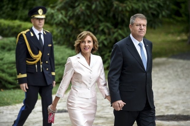 Cum arată casa lui Klaus Iohannis: "Are 1000 m2, patinoar și palmieri de la Marea Mediterană"