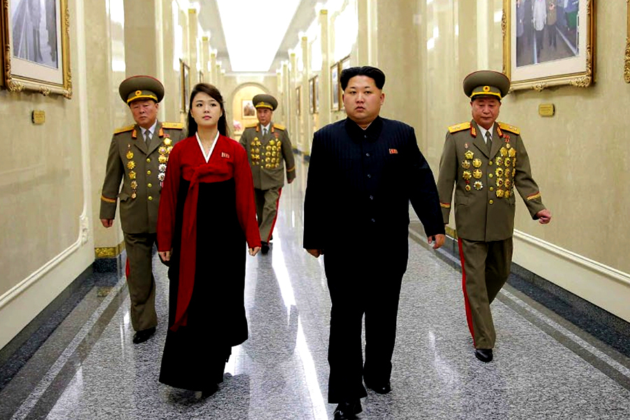 Cum arată soția dictatorului Kim Jong-Un: fostă majoretă și cântăreață care a urmat un curs de 6 luni pentru a putea fi prima doamnă - FOTO