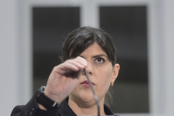 Daune morale de 300.000 lei pentru Laura Codruța Kovesi de la Antena 3 și trei jurnaliști. Decizia nu e definitivă