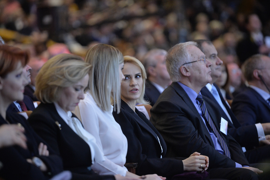 Apariție-surpriză la Congresul PSD. Iubita lui Liviu Dragnea a fost astăzi în primul rând, la Sala Palatului, alături de liderii din partid