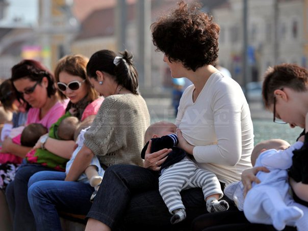 PRAG discriminatoriu pentru ALĂPTAREA în public, consideră Salvați Copiii. Ce vârsta maximă trebuie să aibă bebelușul pentru ca mama sa să nu fie amendată