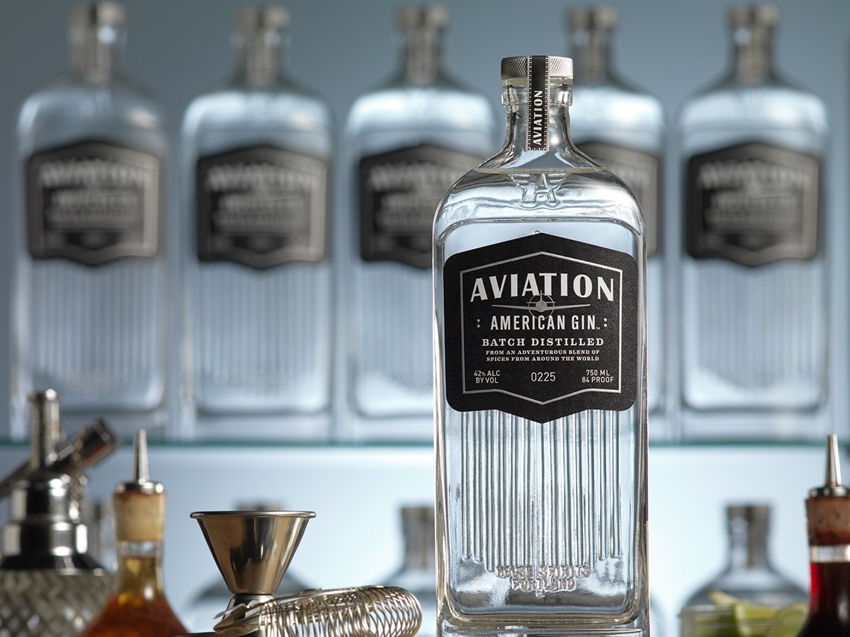 Una dintre cele mai cunoscute companii de gin din lume, cumpărată de un star de la Hollywood