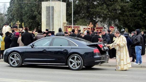 Orașul din România unde cei care dau examenul auto  trebuie să platescă TAXĂ BISERICII