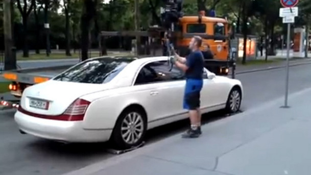 Masina care pe lângă lux oferă, se pare, imunitate la firmele de ridicări auto - (VIDEO)