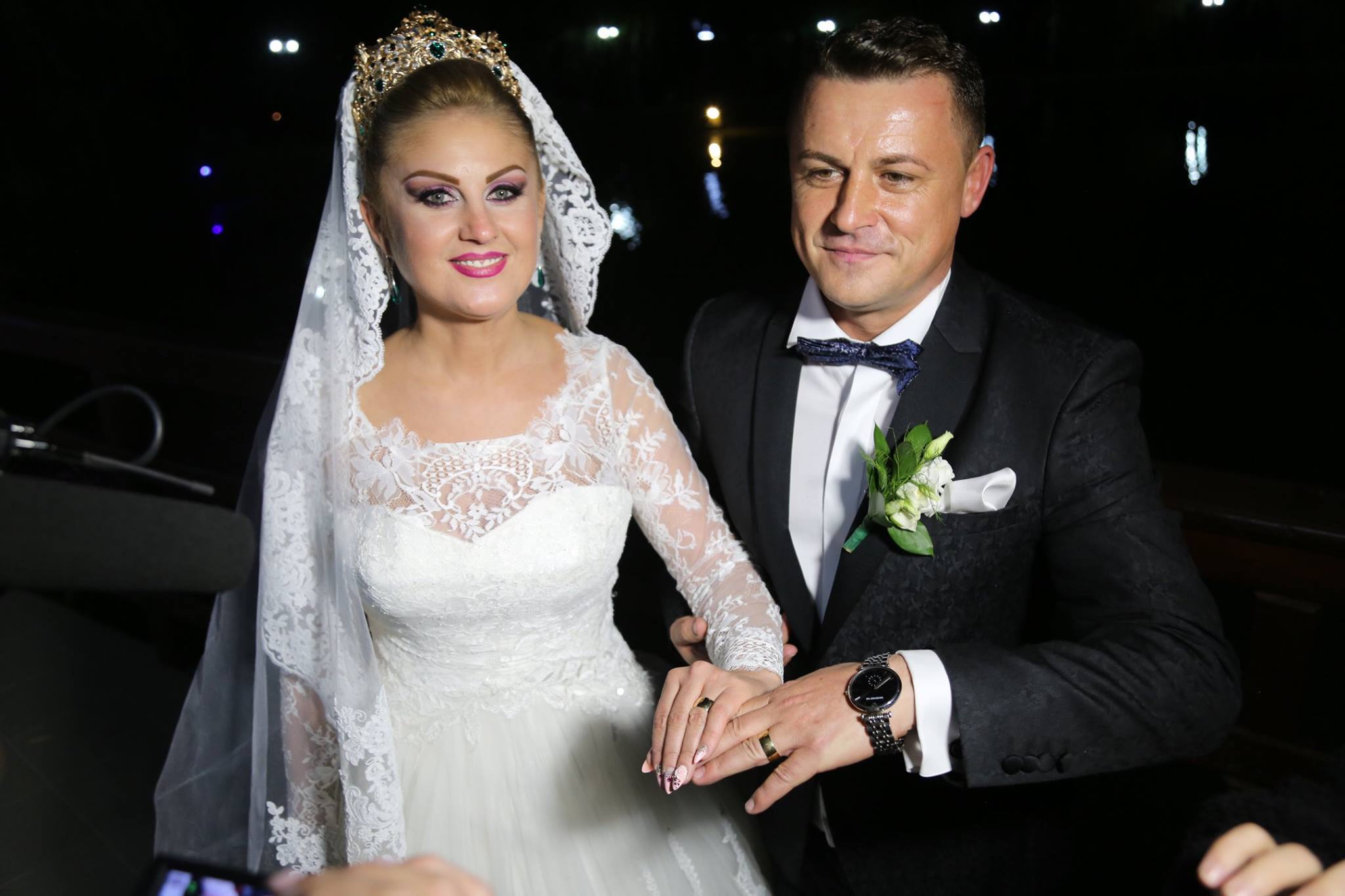 Cine este primarul care a facut nunta în șapte restaurante din șapte sate și a avut mii de invitati, printre care Traian Basescu și Elena Udrea