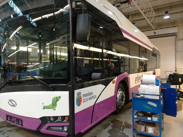 Cum arată primele autobuze electrice care vor circula în România. Vehiculele sunt produse în fabrica Solaris din Polonia - FOTO