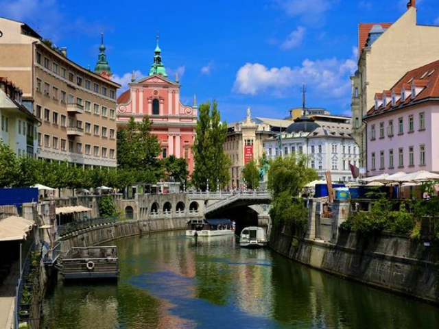 ¨Elveția Balcanilor“, afișează primul excedent bugetar după 22 de ani grație creșterii economice