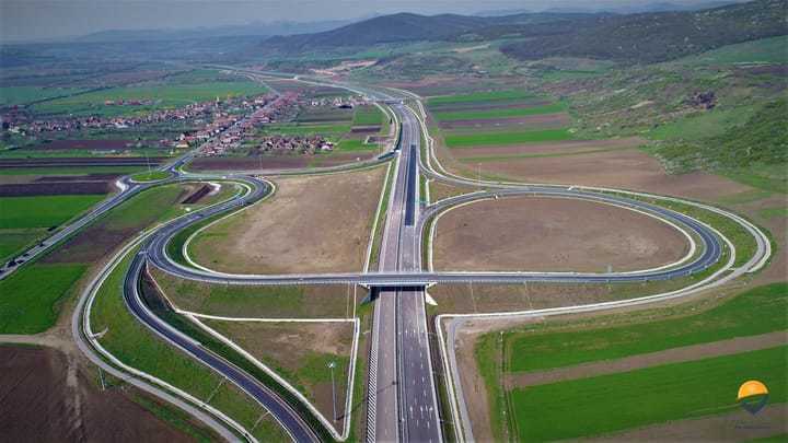 Autostrada din România finalizată dar ținută închisă. API: „RUȘINE! Ne chinuim din decembrie 2017 să explicăm unei țări întregi situația penibilă în care ne aflăm