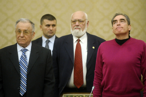 Aviz de la președintele Klaus Iohannis pentru Dosarul Revoluției '89. Ion Iliescu, Petre Roman și Gelu Voican Voiculescu pot fi urmăriți penal
