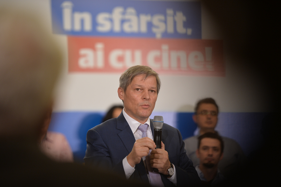 PRIMA LOVITURĂ pentru Cioloș, la câteva zile după lansarea partidului. „Anunț public că MĂ RETRAG din echipă”