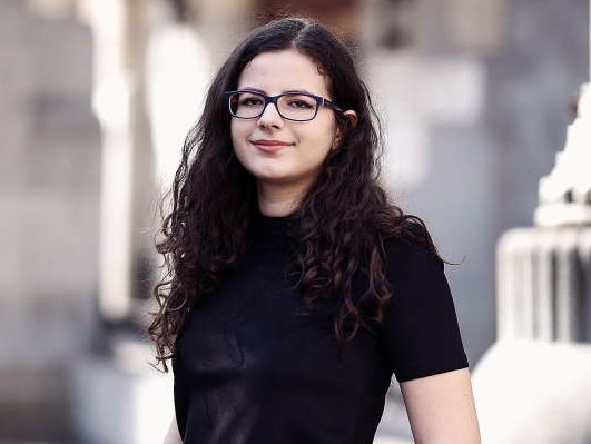 FELICITĂRI! Elevă din România admisă la cele mai bune universități din Marea Britanie. „Am mai multe oportunități în străinătate”