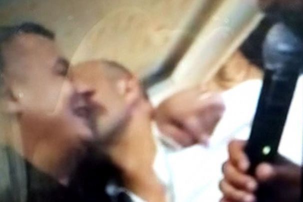 Cazul INCREDIBIL al interlopului român CONDAMNAT pentru tentativă de omor, dar LĂSAT LIBER în Marea Britanie. Englezii ÎI PLĂTESC ȘI PARCAREA