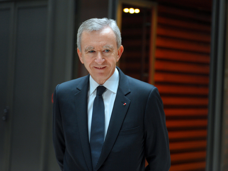 Bernard Arnault a devenit cel mai bogat om din Europa. În România, el are Louis Vuitton, Carrefour și Sephora