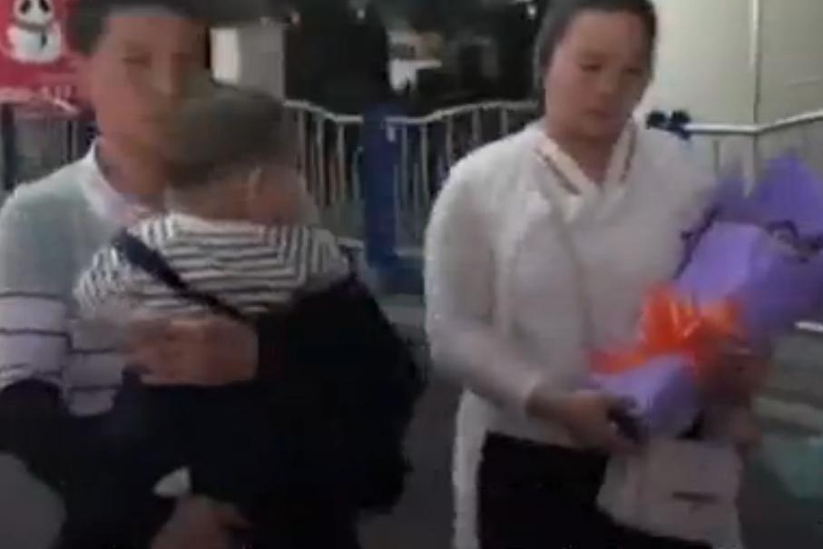 Familia care și-a regăsit fiica pierdută după 24 de ani: „De acum înainte tata este aici". VIDEO emoționant