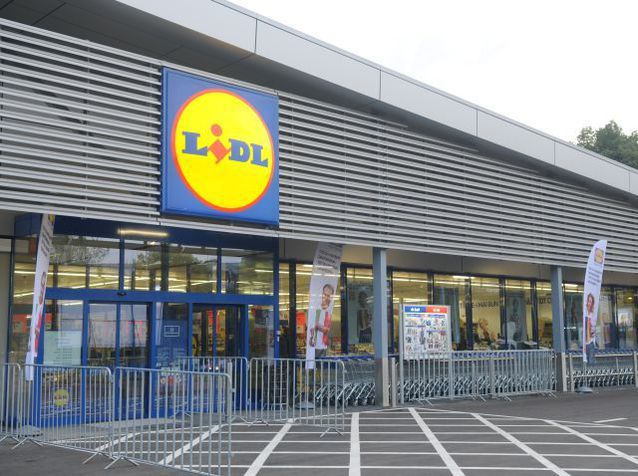 Clienții Lidl, vizați de o fraudă care circulă pe Facebook și WhatsApp. Cum sunt păcăliți
