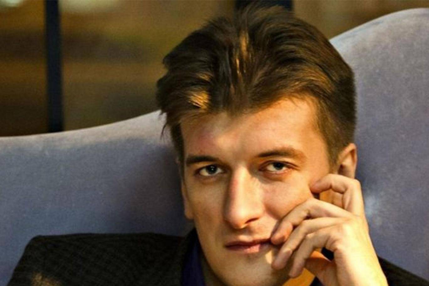 Un jurnalist rus de investigații a murit după o „căzătură inexplicabilă” de la etajul patru