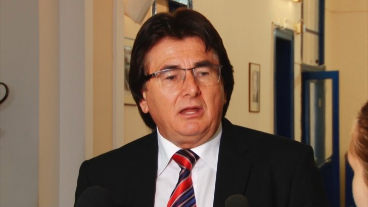 Angajată a Primăriei Timișoara, luată cu salvarea. A aflat că îi scade salariul la 5 000 RON