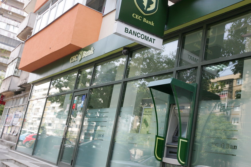 CEC Bank elimină comisioanele de retragere numerar și interogare sold pentru cardurile de debit