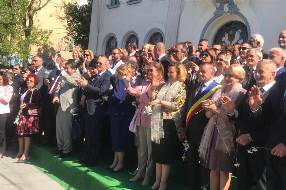 Inspirați de „Simfonia Lalelor” și „Balena Albastră”, liberalii au găsit soluția să țină copiii departe de PSD