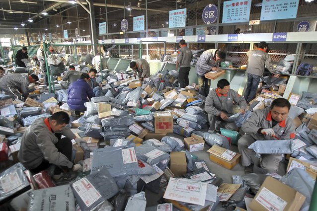 Supremația comerțului online: Alibaba cucerește piața de livrări de mâncare din China într-o tranzacție de peste 9 miliarde de dolari