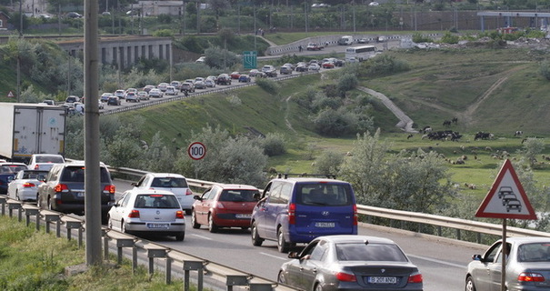 Traficul pe Autostrada Soarelui, cel mai aglomerat drum din țară în acest moment, PARALIZAT din cauza unui accident. Românii au blocat și banda de urgență