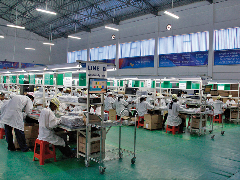 O companie de care nu ai auzit niciodată domină piața de telefoane mobile din Africa